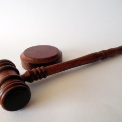 Hammer, books, law — Navigating the Patent Application Process: A Guide for Entrepreneurs